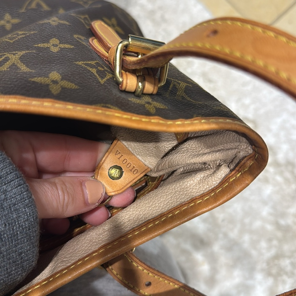 Louis Vuitton Bucket Bag - Picture 4 of 5